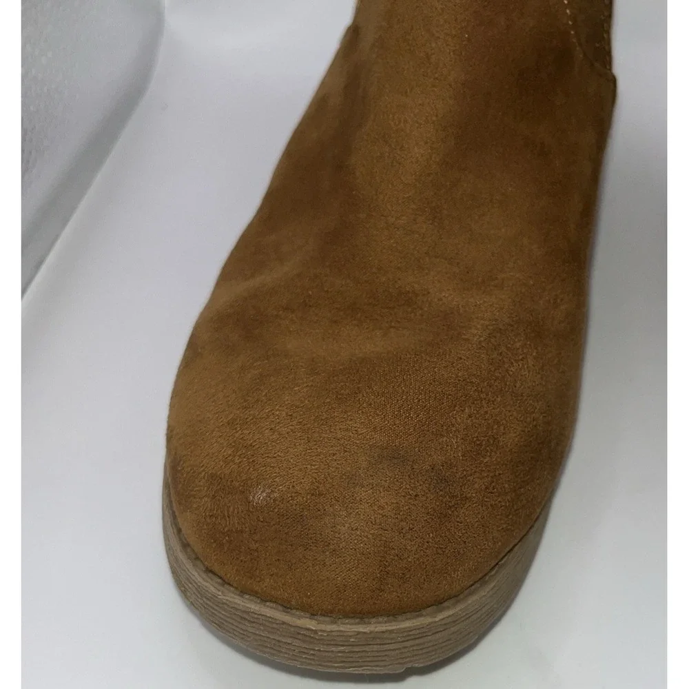 Girls suede, faux fur lined ankle boots, Size 5, Cat & Jack‎
